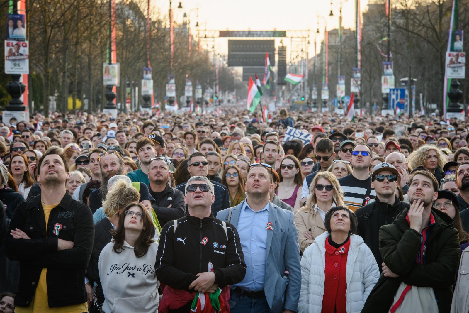 Iránytű Intézet: Magabiztosan vezet a Tisza Párt, kétpárti parlament lesz, a többség kormányváltásra számít