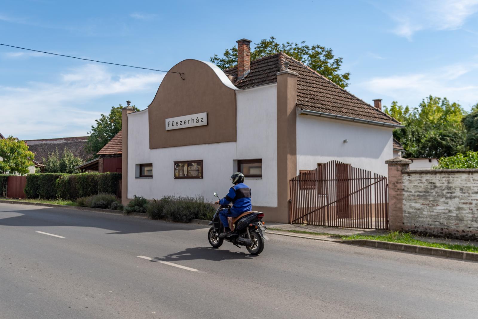 Úgy tűnik, Orbán Viktor rajongói most már eljátszanák az unokáik jövőjét is, de azt a gondolkodó fideszesek is tudják, mi a hazugság