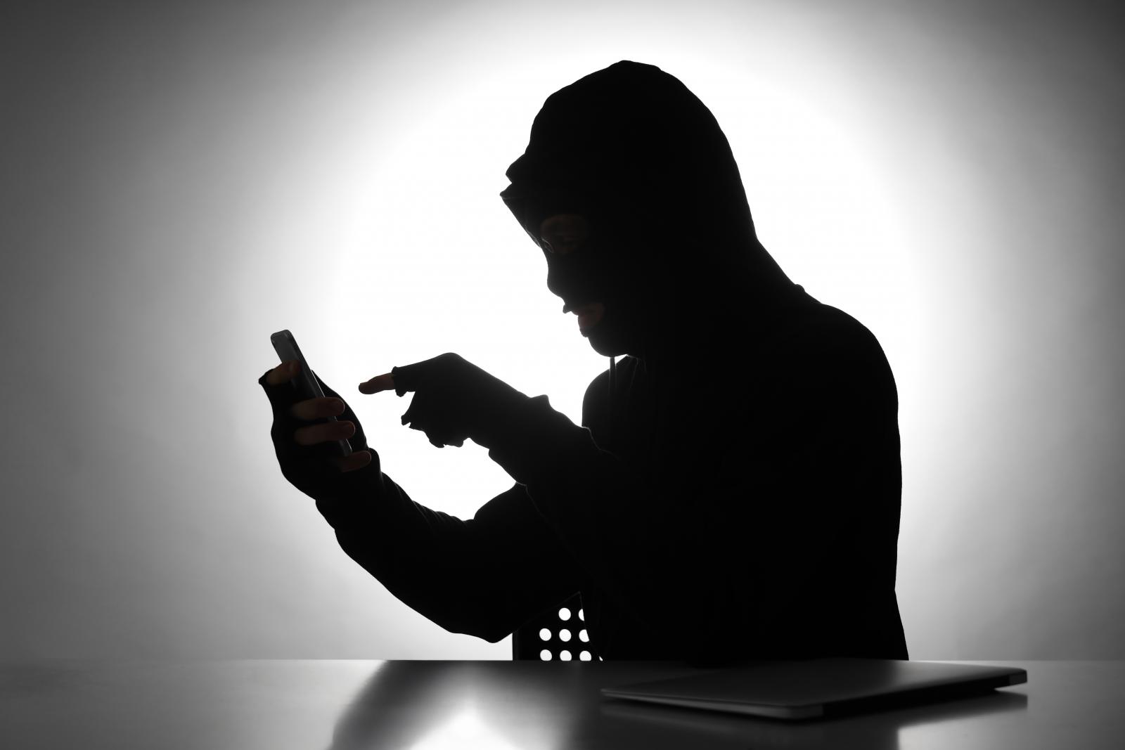 Vádat emeltek a fiatal ellen, aki robbantással fenyegetett csaknem 50 iskolát