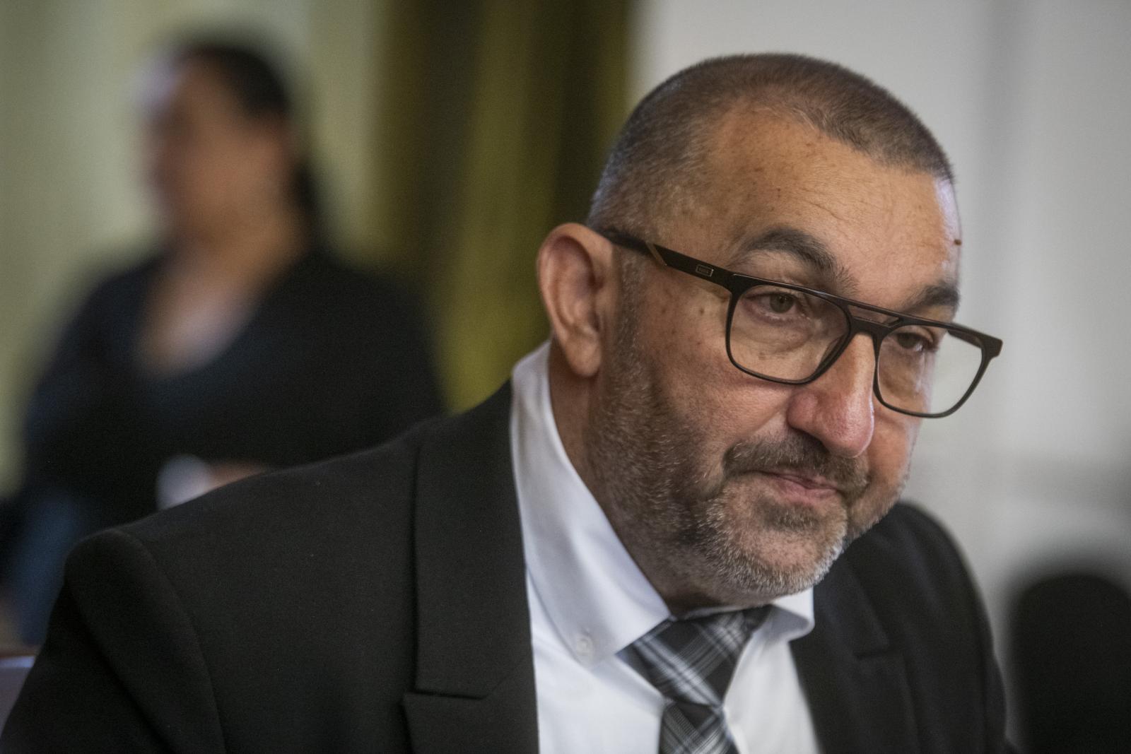 Élelmiszercsomagokkal segítené a debreceni fideszesek kampányát a roma önkormányzat elnöke