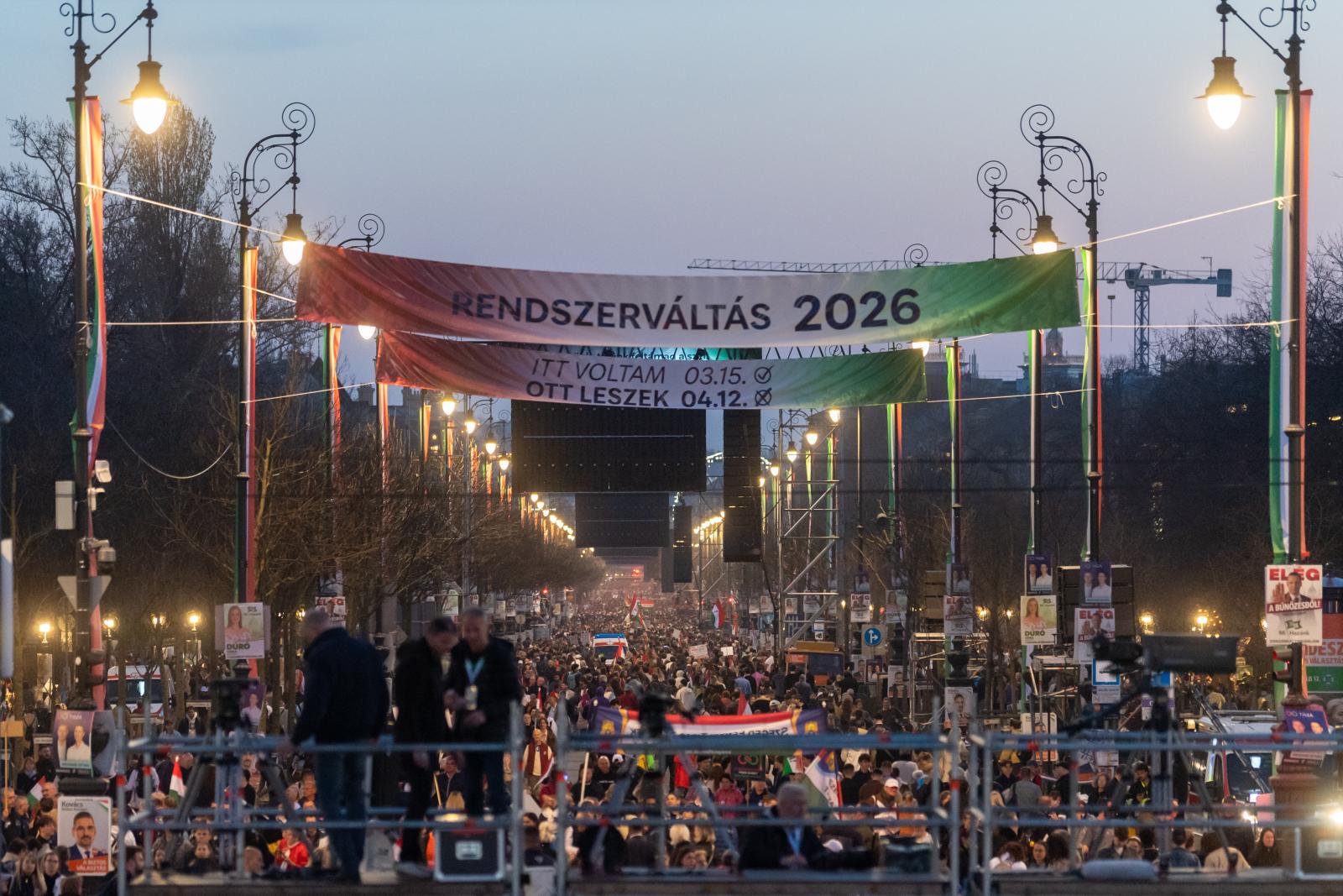 Biztos Tisza-kétharmadot mér a Medián, 138-143 mandátumra is számíthatnak Magyar Péterék