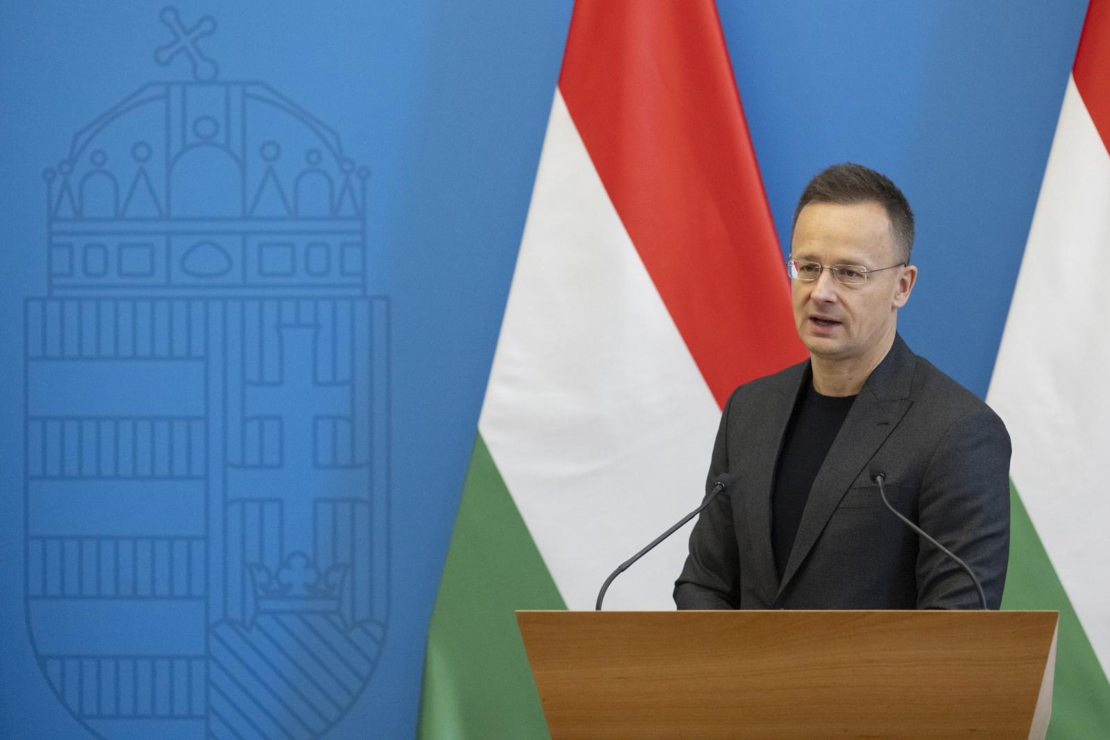 Szijjártó Péter felajánlotta segítségét Iránnak azután, hogy Izrael felrobbantotta a Hezbollah személyhívóit