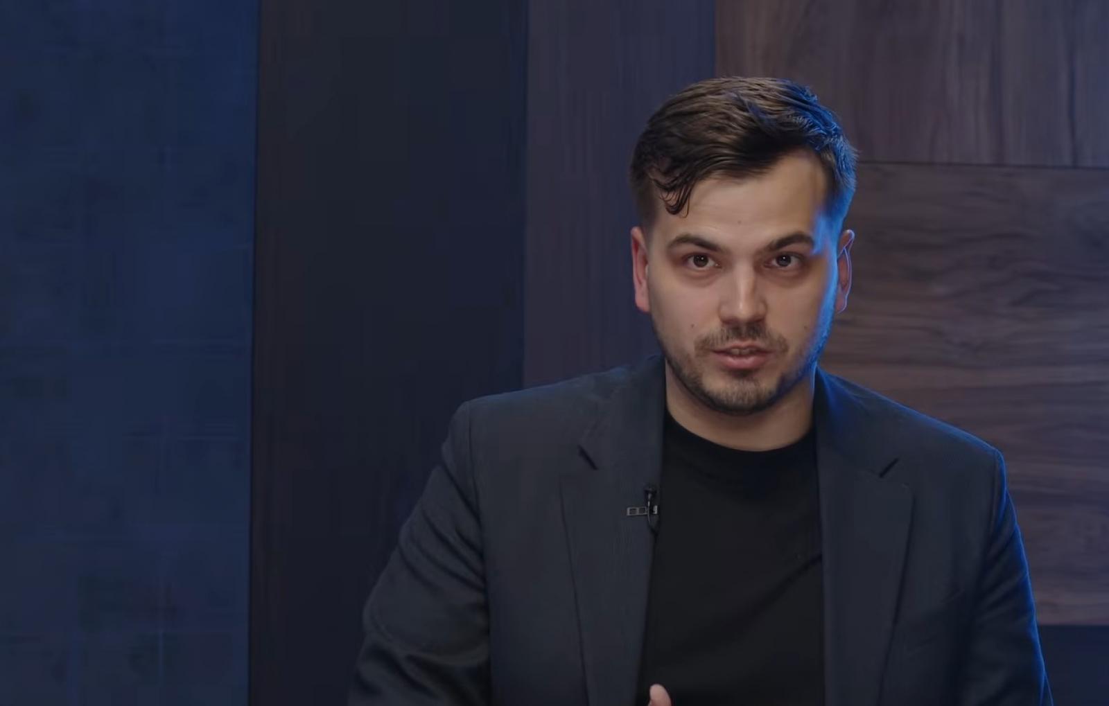 Újabb rendőrnyomozó tálalt ki, szerinte Szabó Bence ellen koncepciós eljárás zajlik, az NNI nem indított eljárást, amikor az orosz hackerek feltörték a külügy szervereit