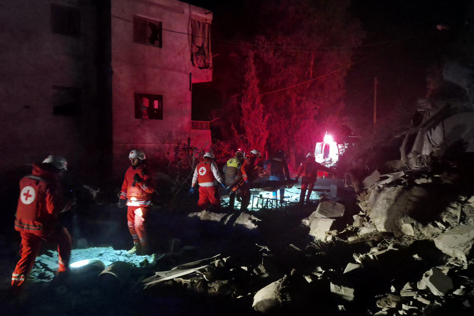 WHO: Több mint 4 ezren haltak meg és 4 millió embernek kellett elmenekülnie Donald Trump és Benjamin Netanjahu iráni háborúja miatt