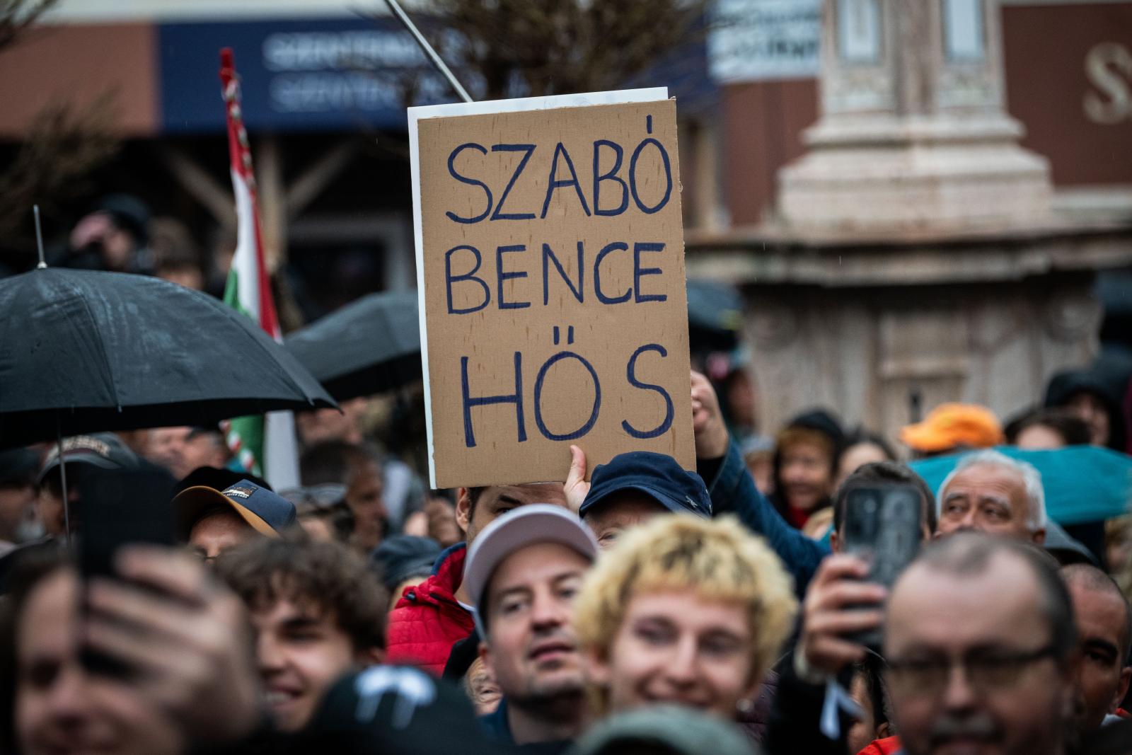 Egy nappal az interjú után Szabó Bencét már hősként tisztelték