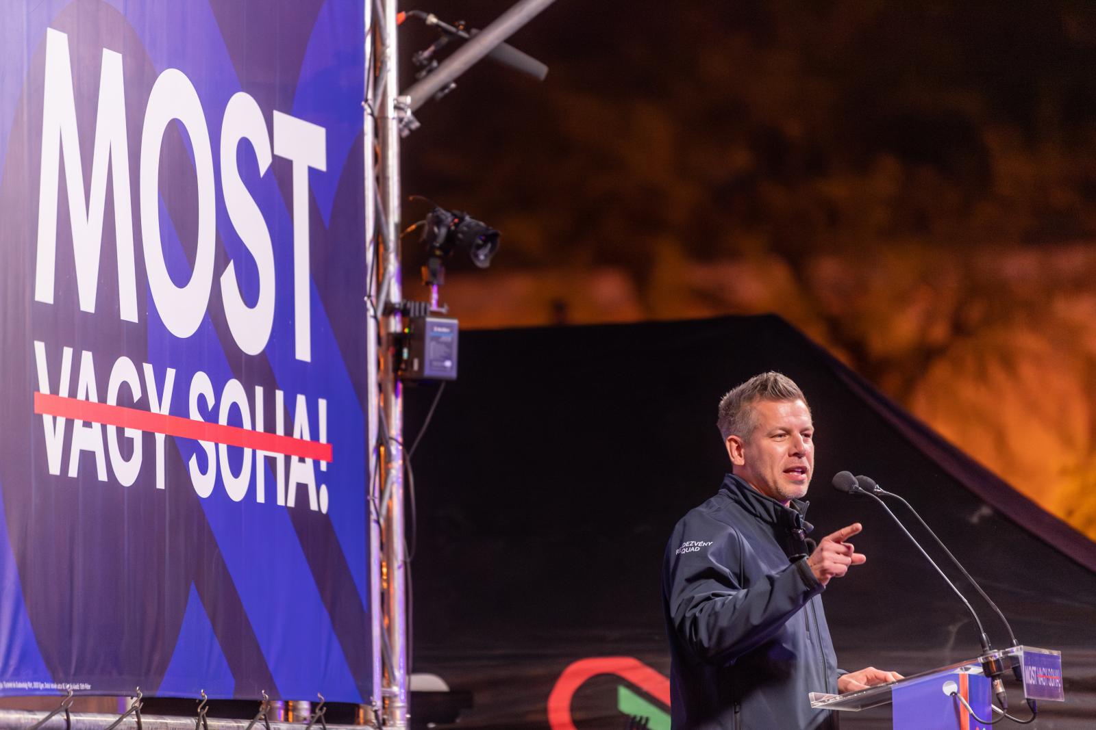 Magyar Péter reagált Orbán Viktor videójára, arra kérte, kellő higgadtsággal fogadja el majd a magyar nép ítéletét