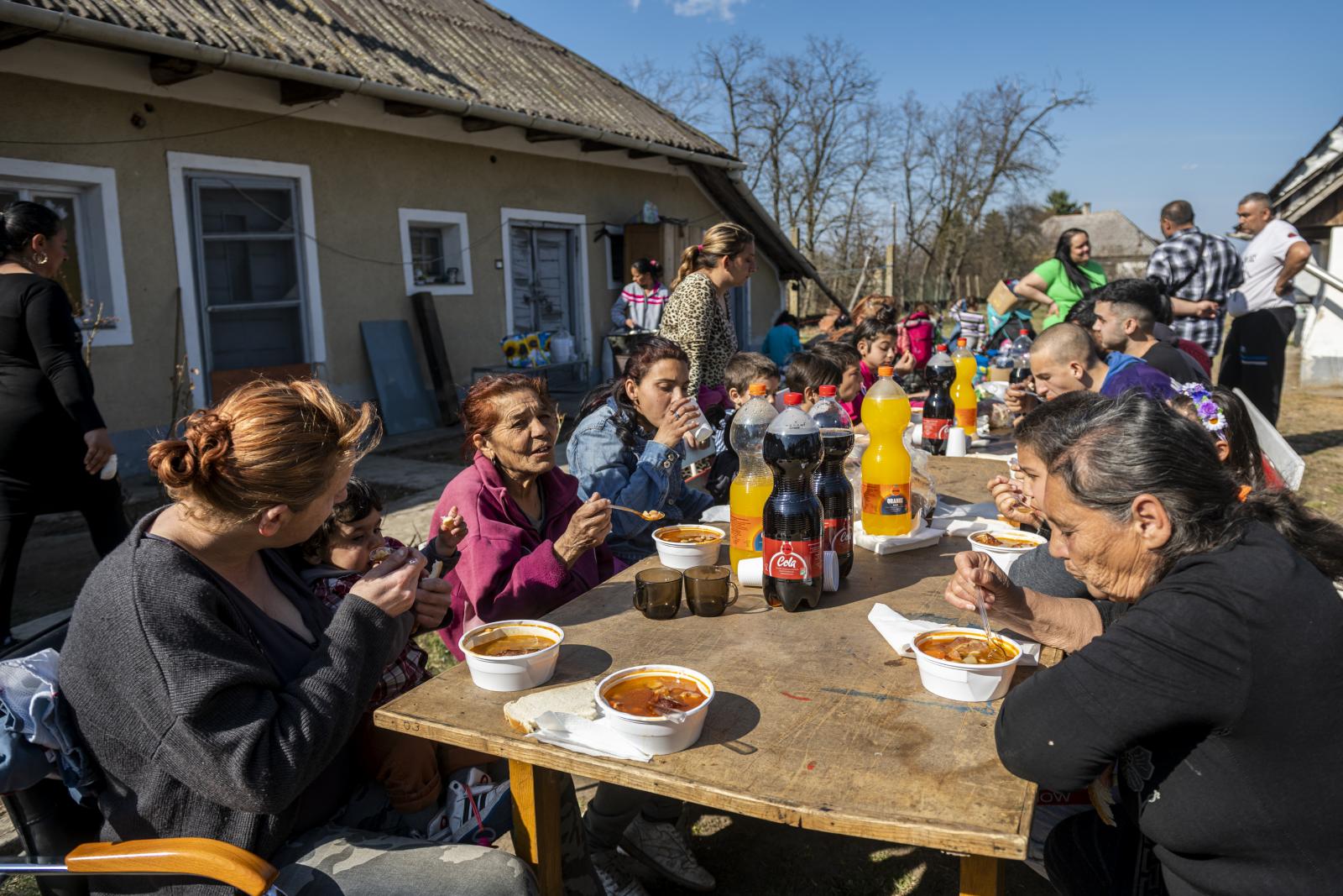 A szavazatvásárlók már megkezdték a beetetést