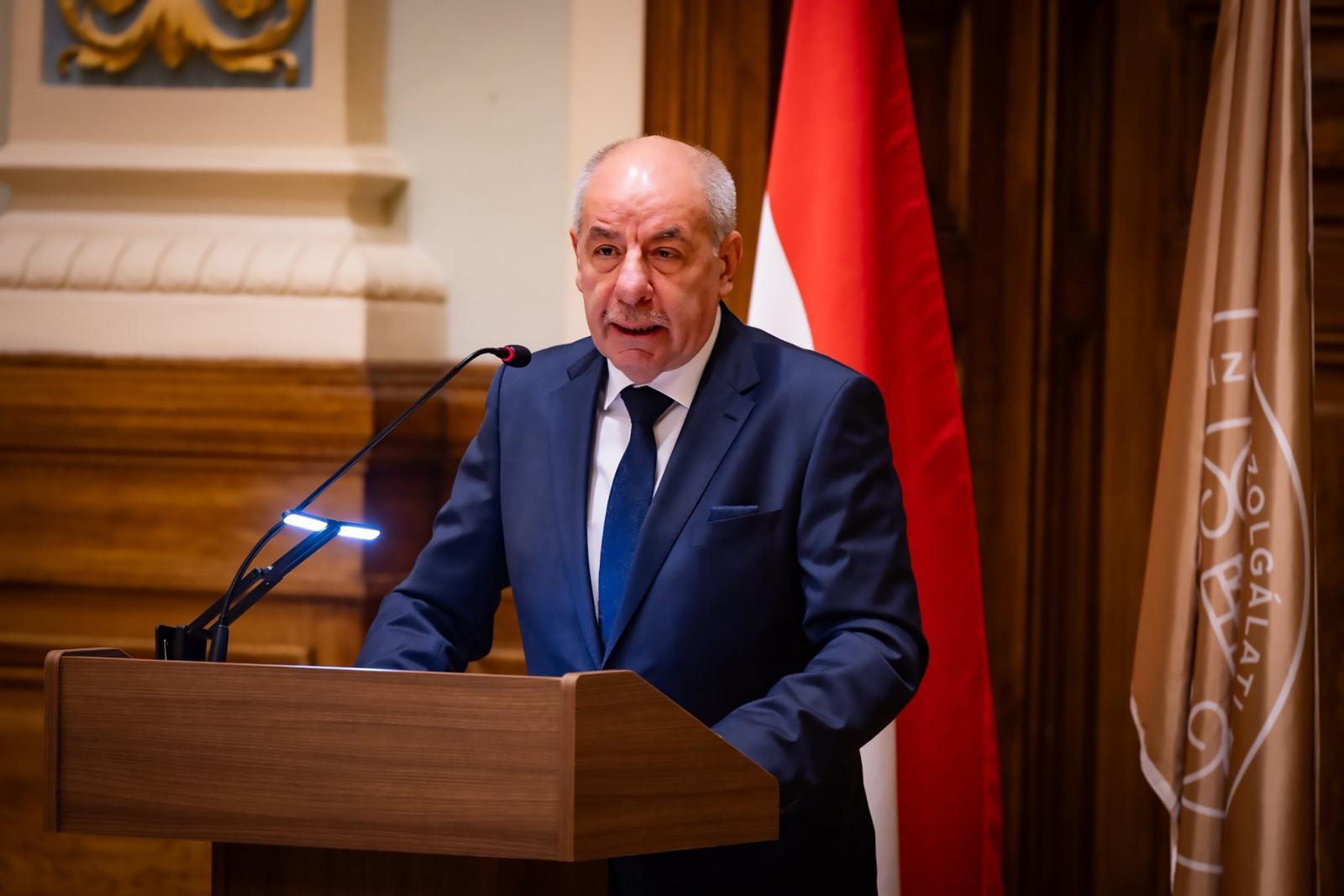 Sulyok Tamás mindenkit a választásokon való részvételre buzdít