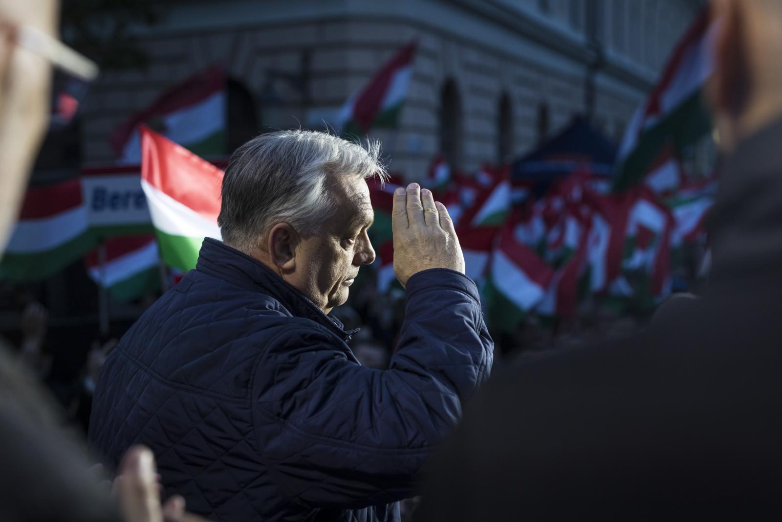 Orbán Viktor, az orosz hírszerzés magyar hangja – Így olvasta fel a miniszterelnök magyarul az SZVR fél évvel ezelőtti közleményét