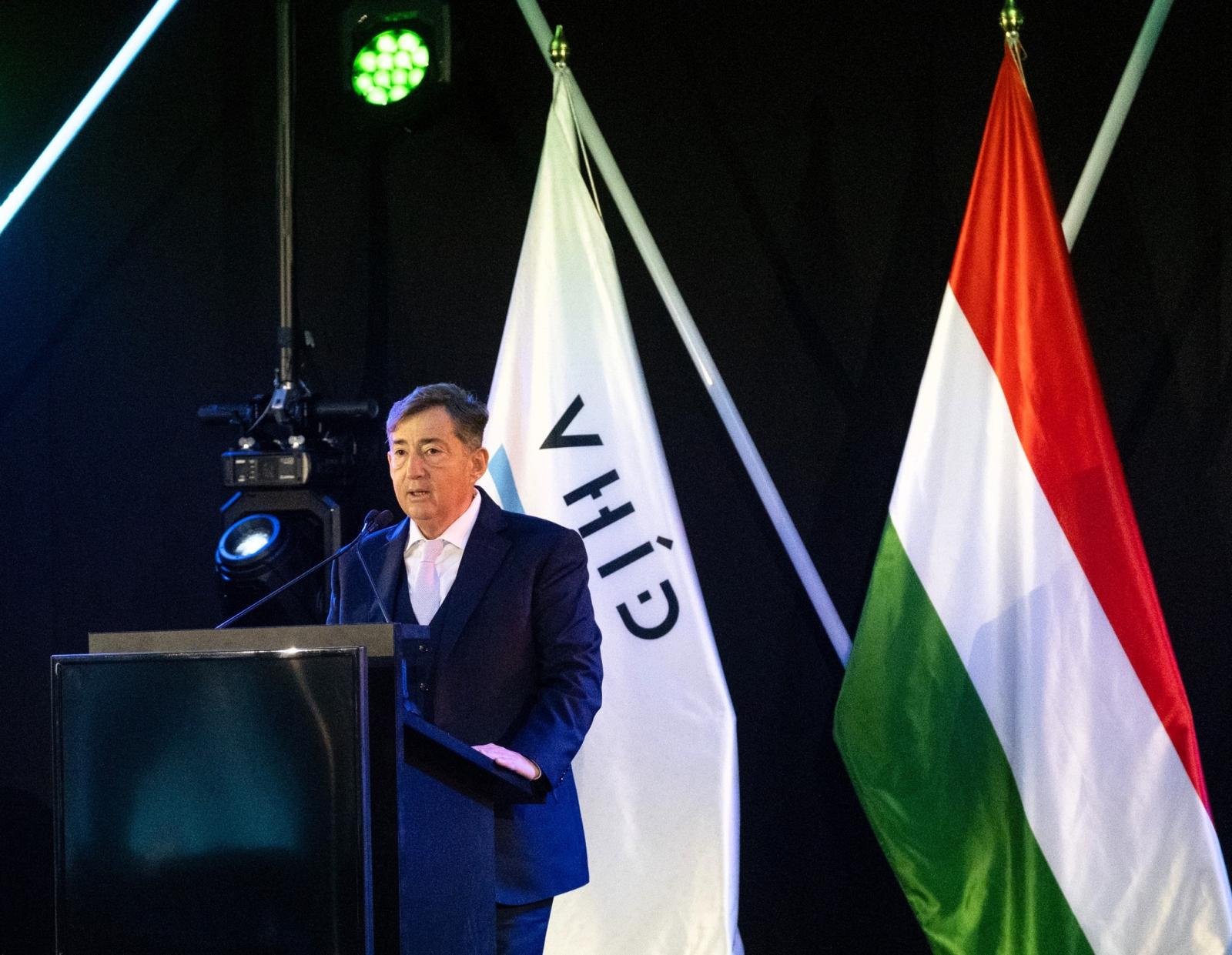 Mészáros Lőrincnek olyan cég utalt milliárdokat, amelynek már nem is tulajdonosa