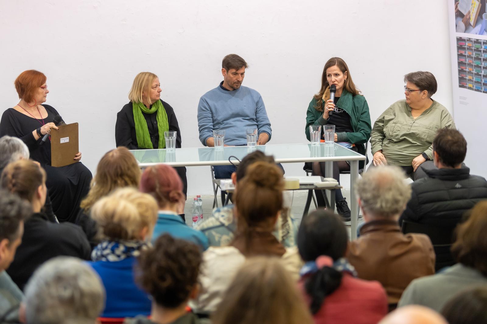 A film, a fotográfia és az újságírás eszközeivel dokumentálták a Berlinben élő zsidók létélményét