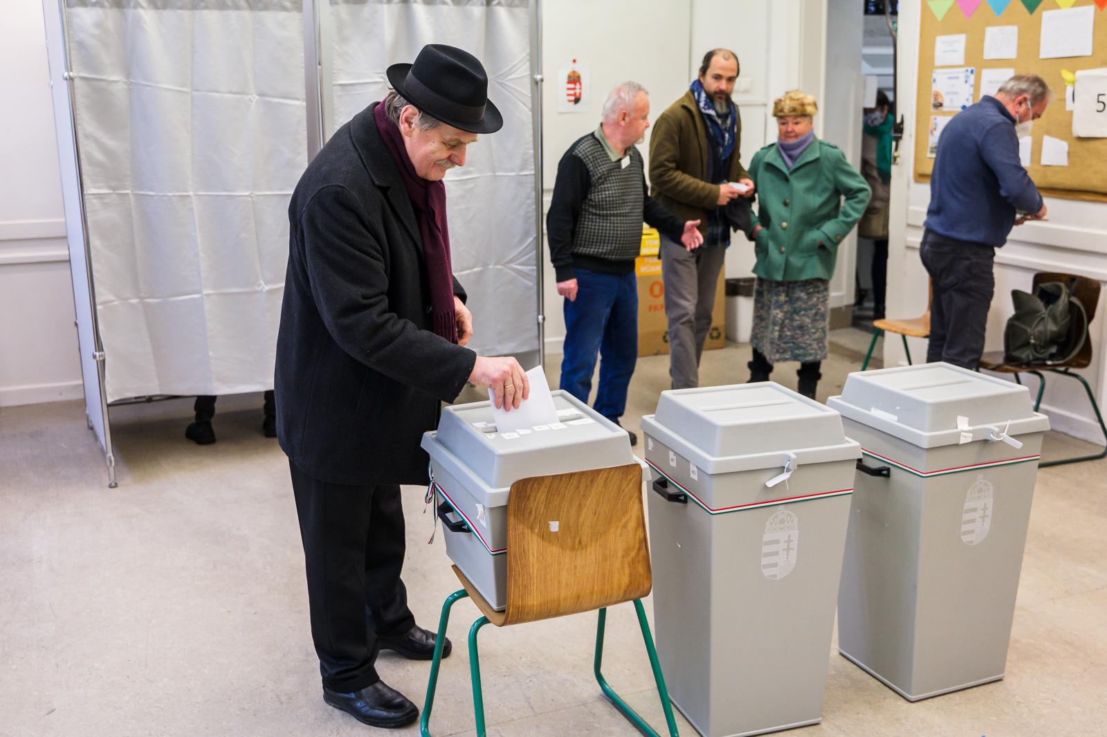 Rekordrészvétel jöhet, kezdődik a 2026-os parlamenti választás