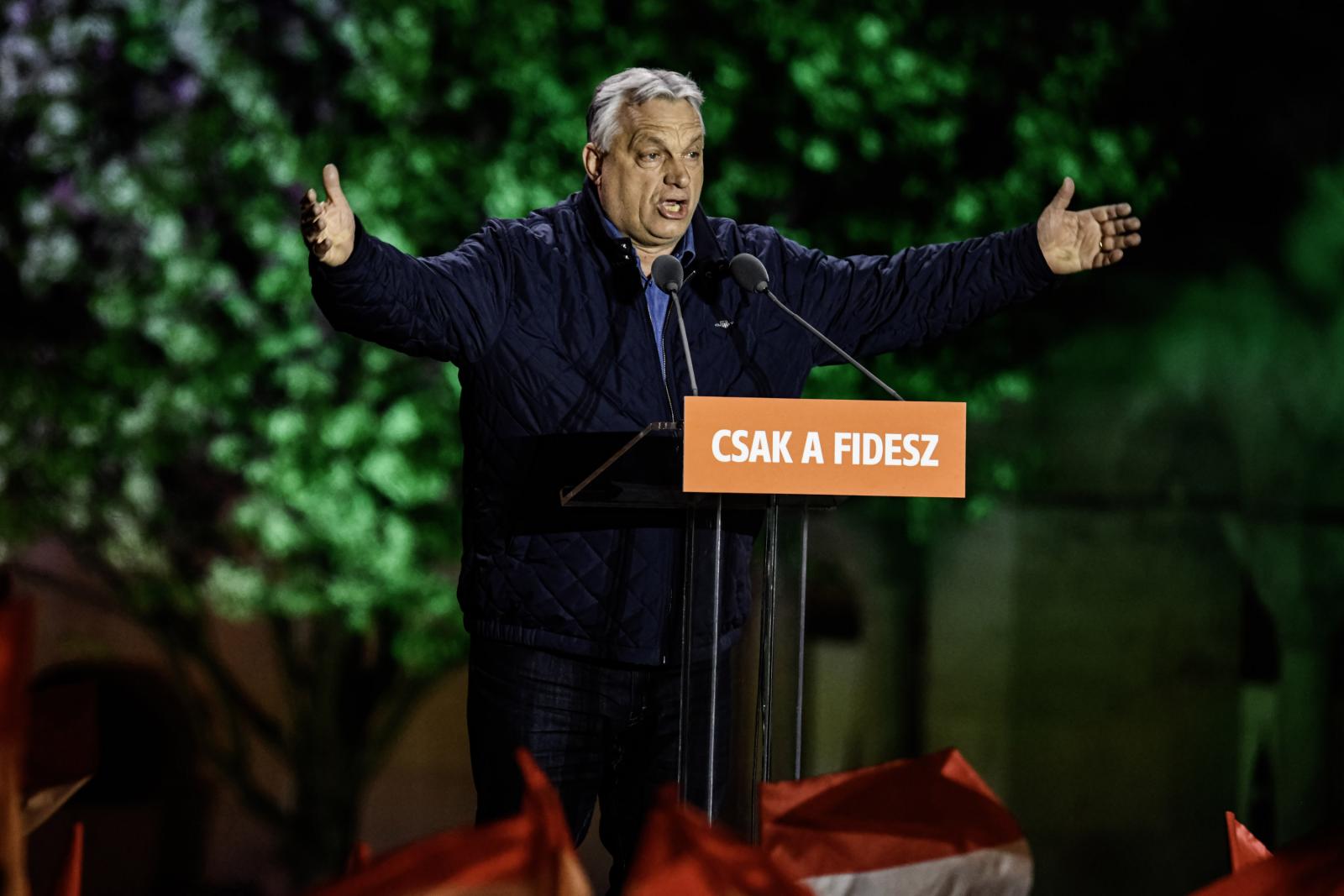 Orbán Viktor a kampányzáróján: Olyan győzelmet aratunk, amellyel saját magunkat is meglepjük