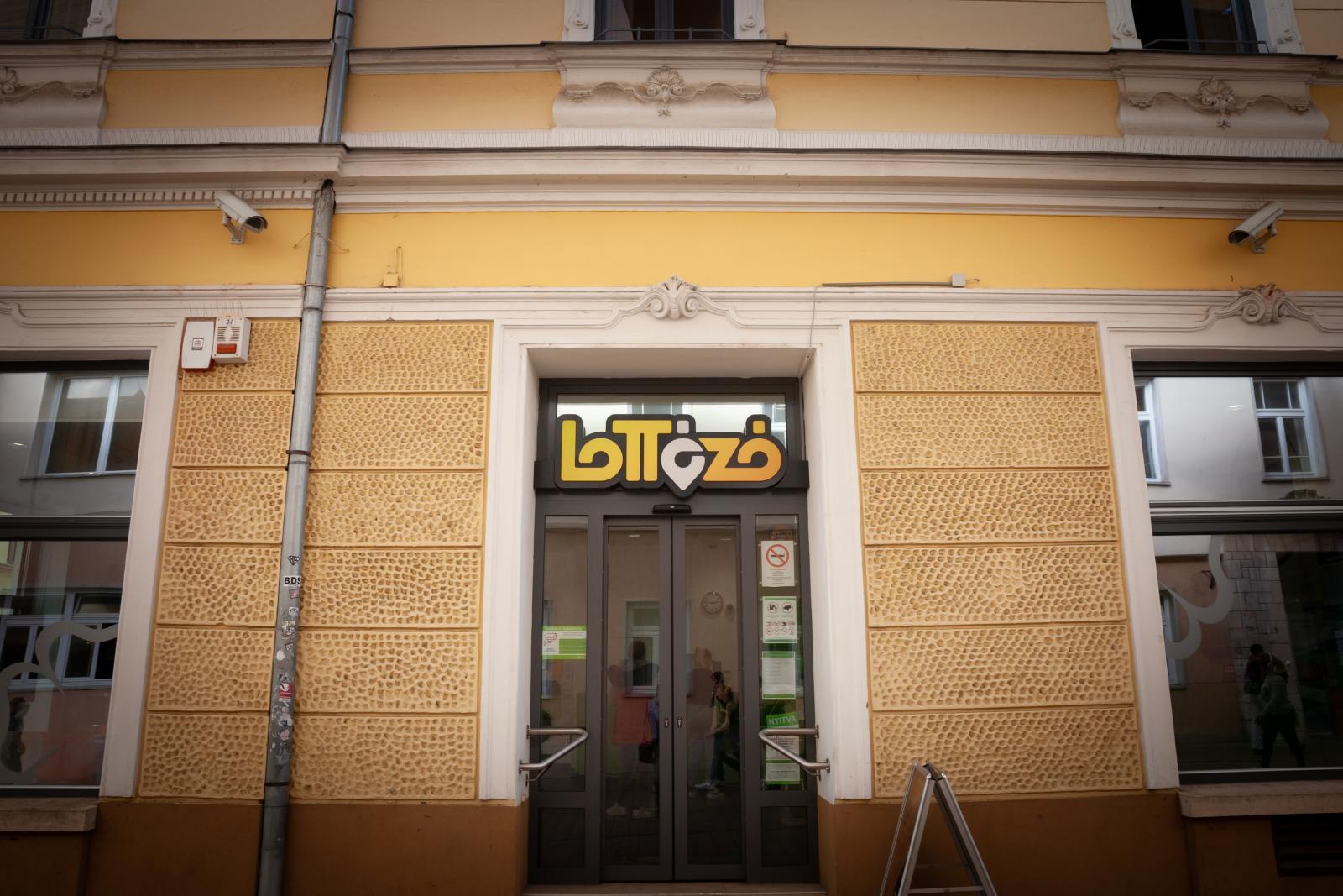 Bár mindenki a választásra figyel, érkezett hat szám, amely bárki életét fenekestül felforgatná