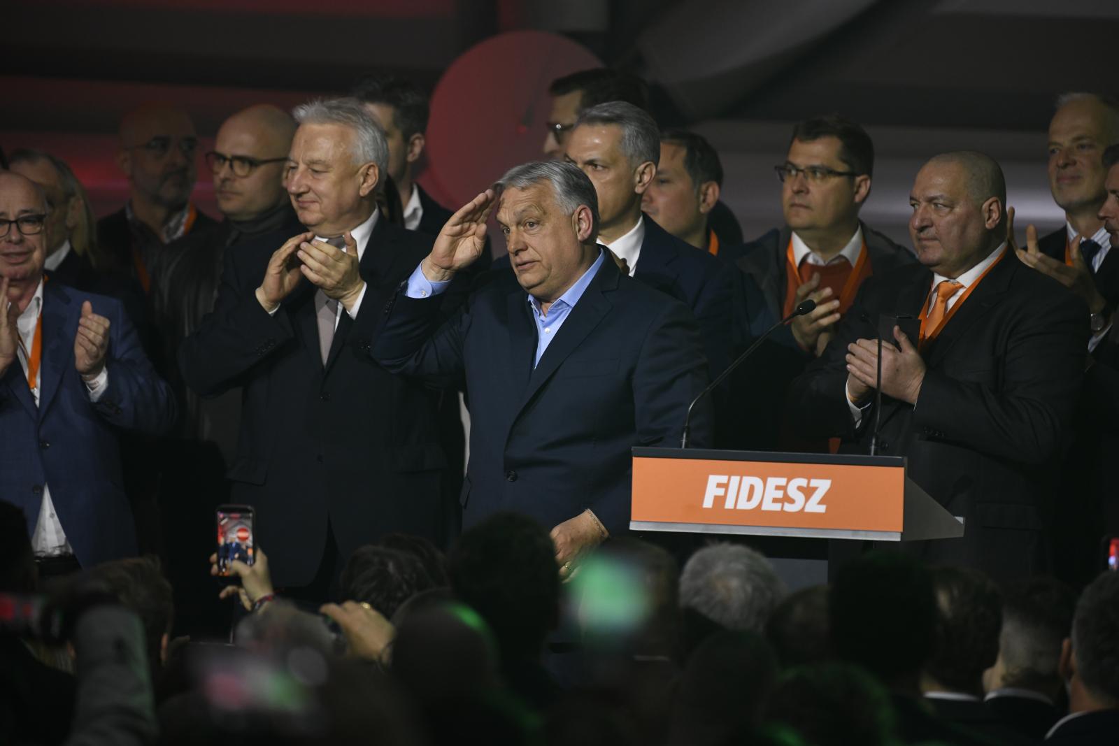 Hamar köddé váltak a fideszes remények és politikusok vasárnap a Bálnában