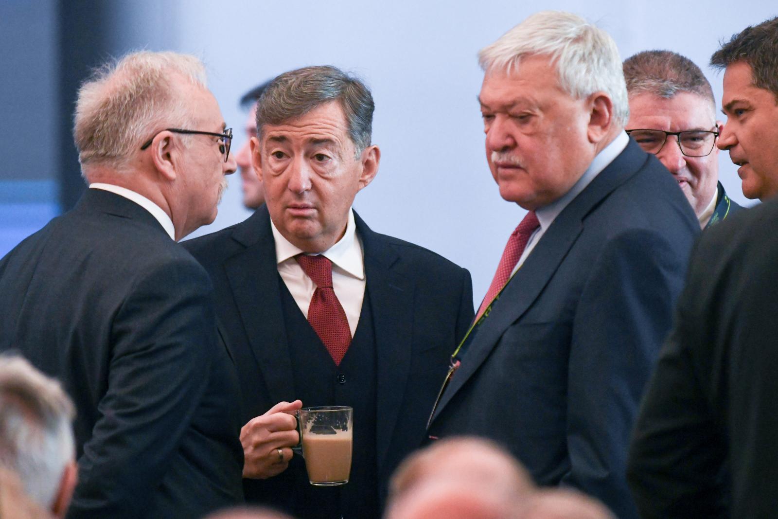 Zuhanással kezdték a napot a NER-cégek a tőzsdén