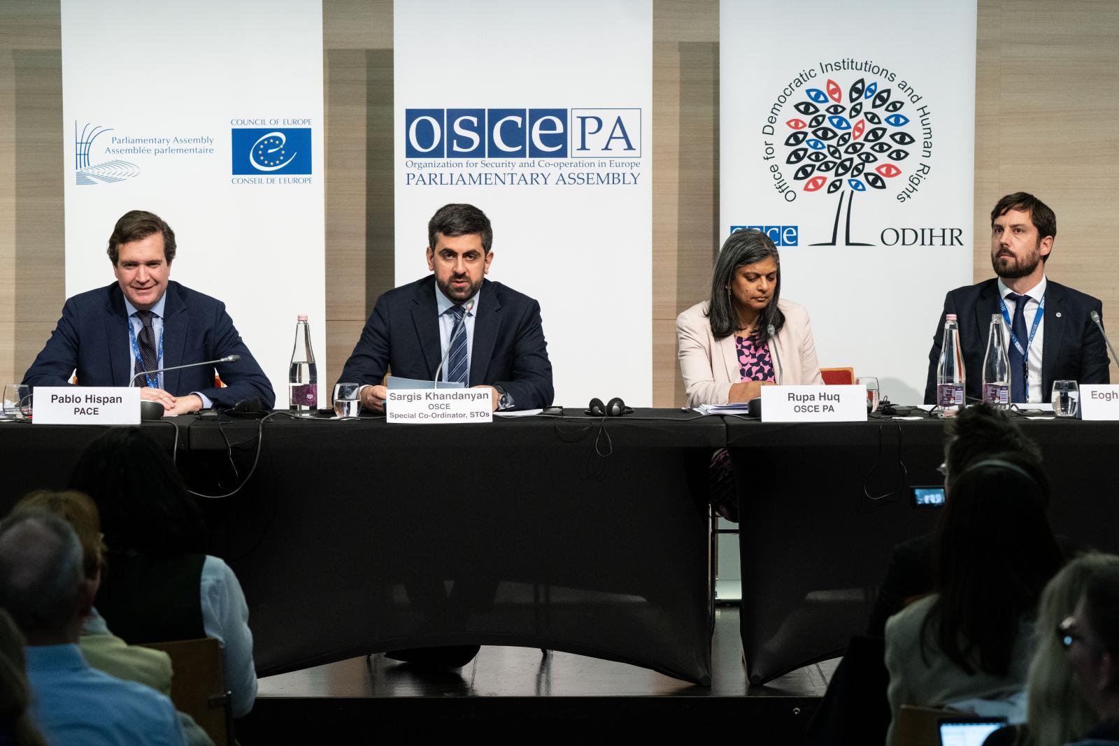 Az EBESZ szerint a választók valódi alternatívák közül választhattak április 12-én, de hiányoztak az egyenlő versenyfeltételek