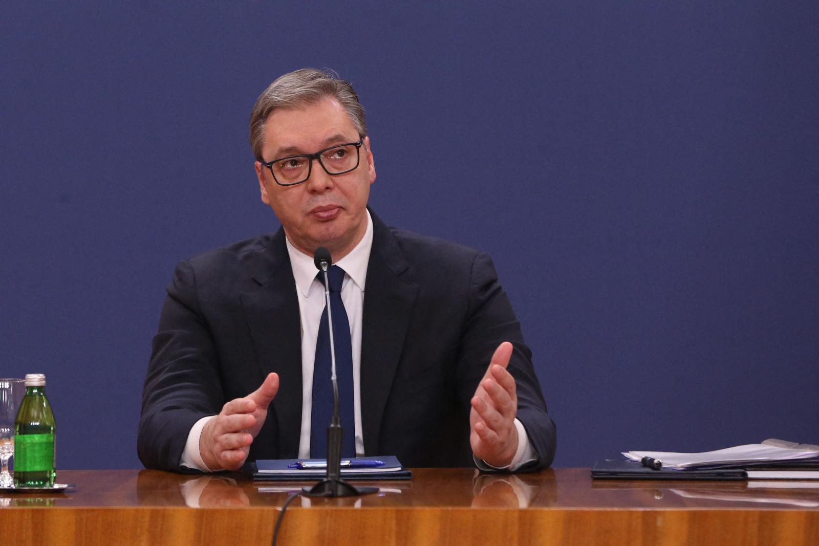 „Ki a keresztapa? Na, gyerünk, válaszolj!” – Válaszolt Magyar Péter kijelentésére Aleksandar Vučić