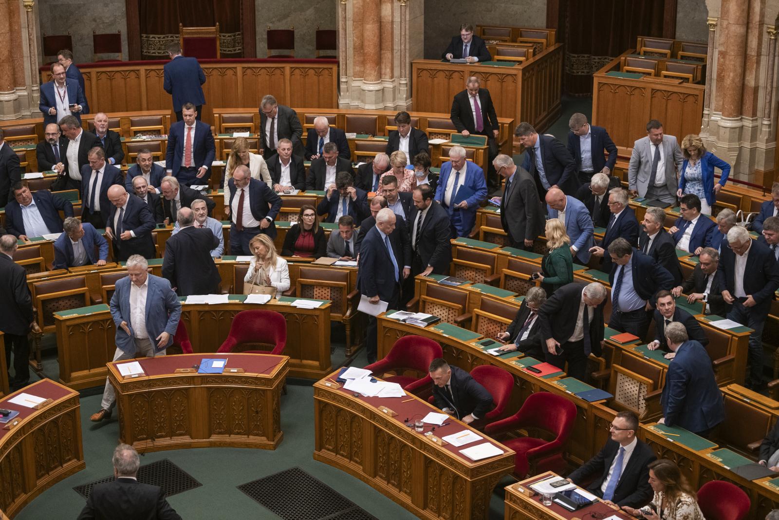 Elképesztő változást hozott a Tisza győzelme, a fideszes képviselőket egy kicsit kisöpörték a parlamentből