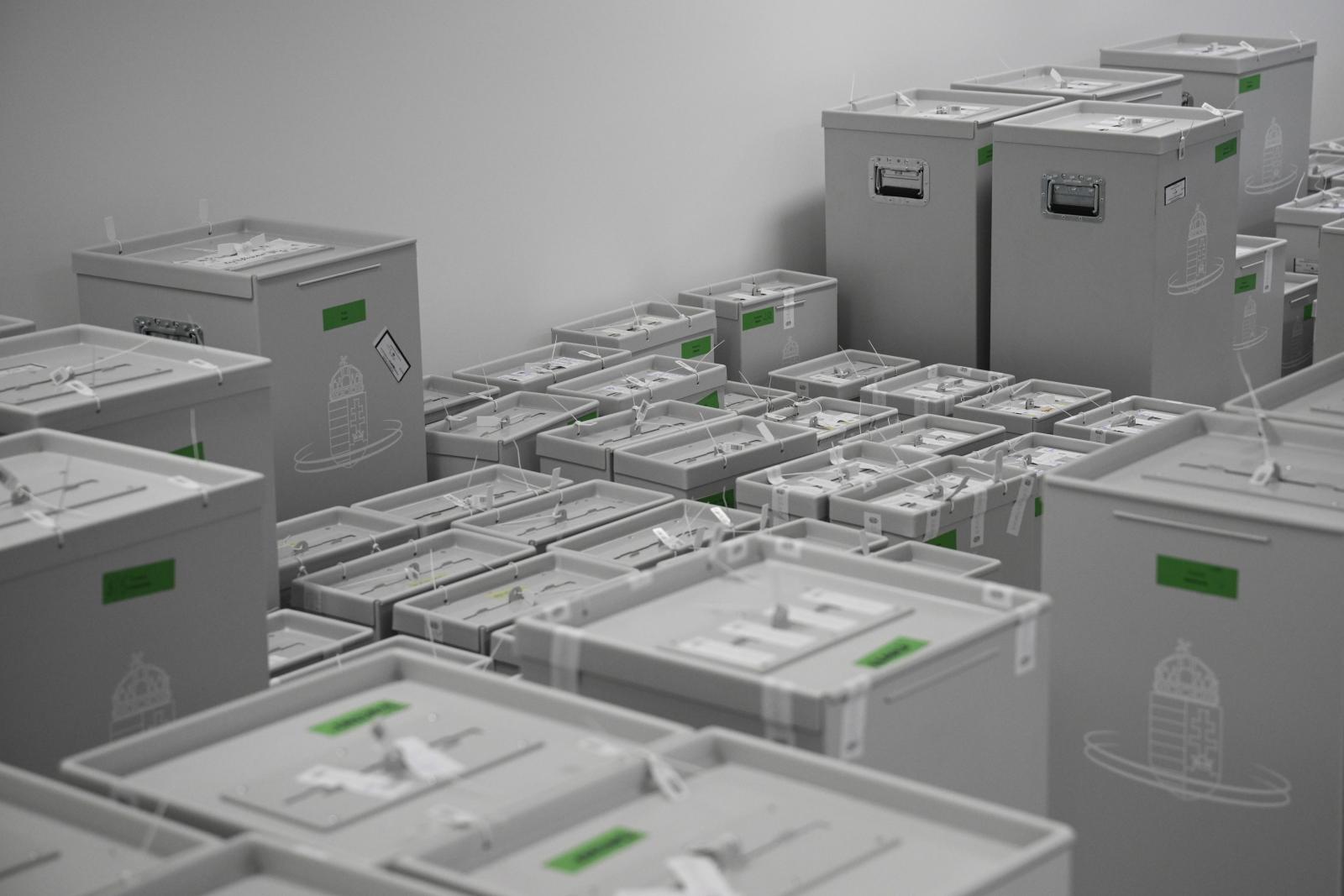 Már 255 urna érkezett a külképviseletekről