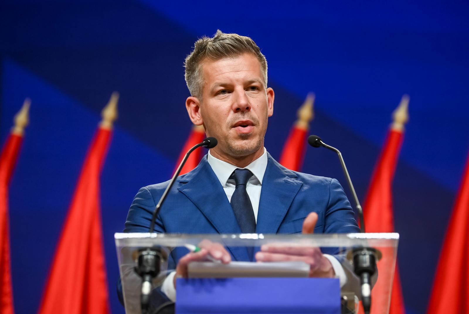 Magyar Péter telefonon egyeztetett Recep Tayyip Erdoğannal, Andrej Babištól gratuláló levelet kapott