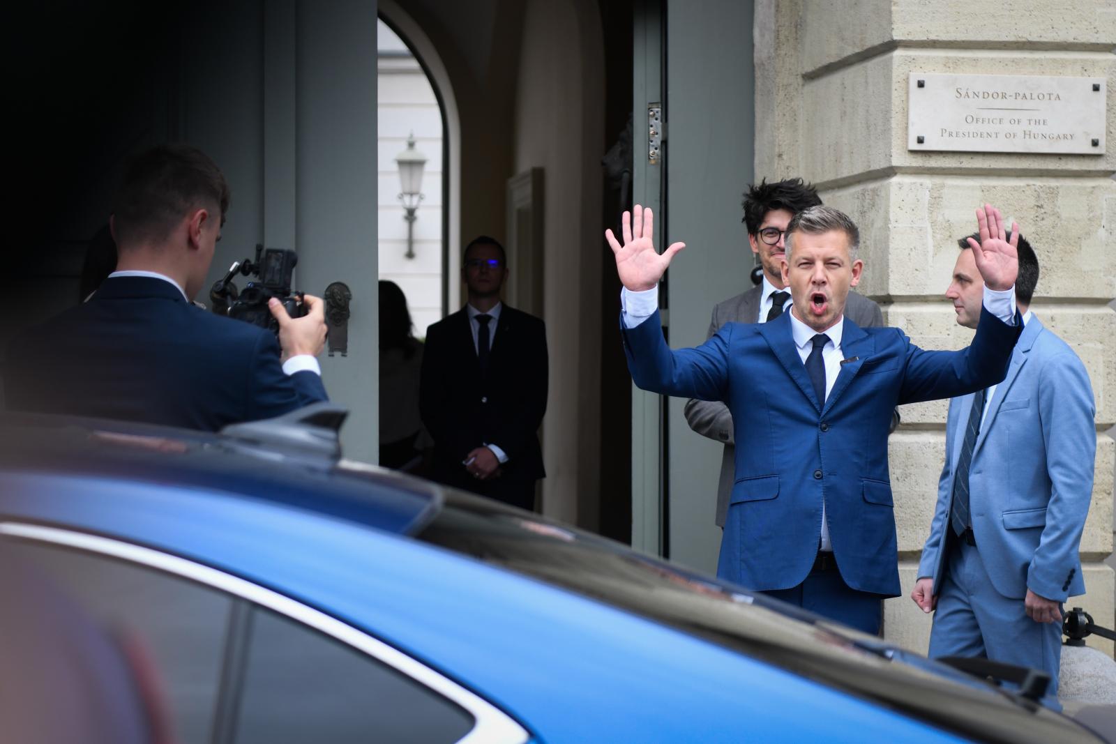 Sulyok Tamás Magyar Péternek fogja adni a kormányalakítási megbízást, megfontolja, hogy lemondjon