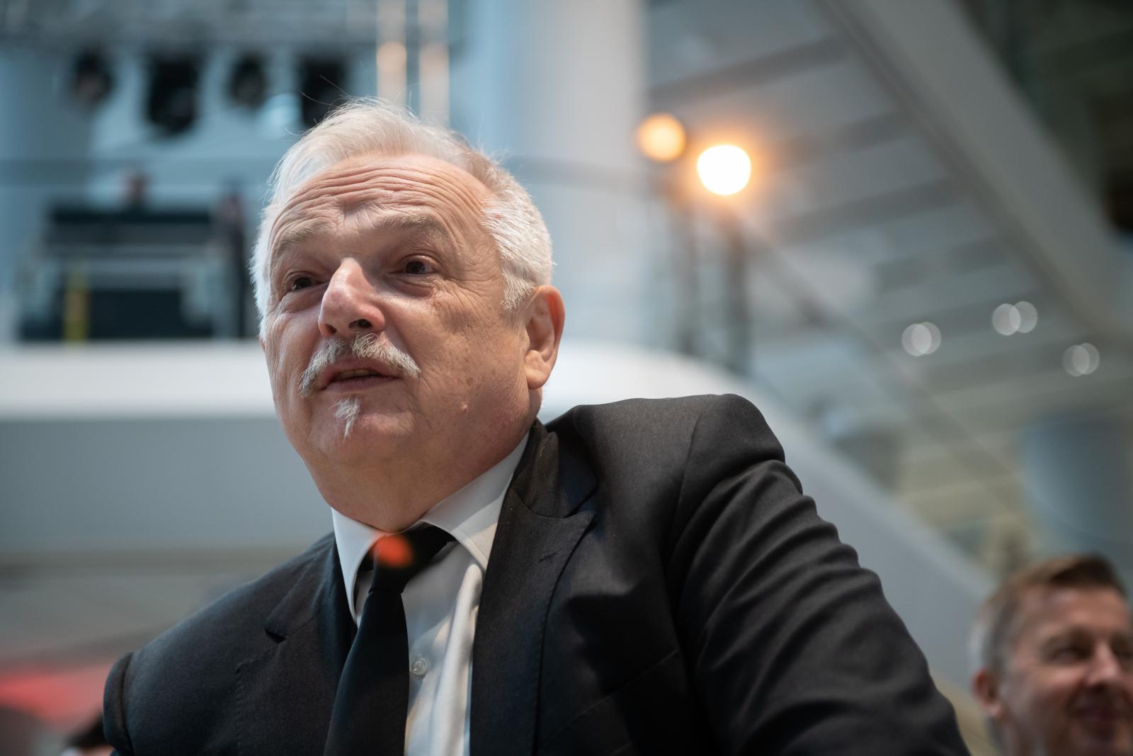 Hivatalos: halasztja az osztalékfizetést a Mol