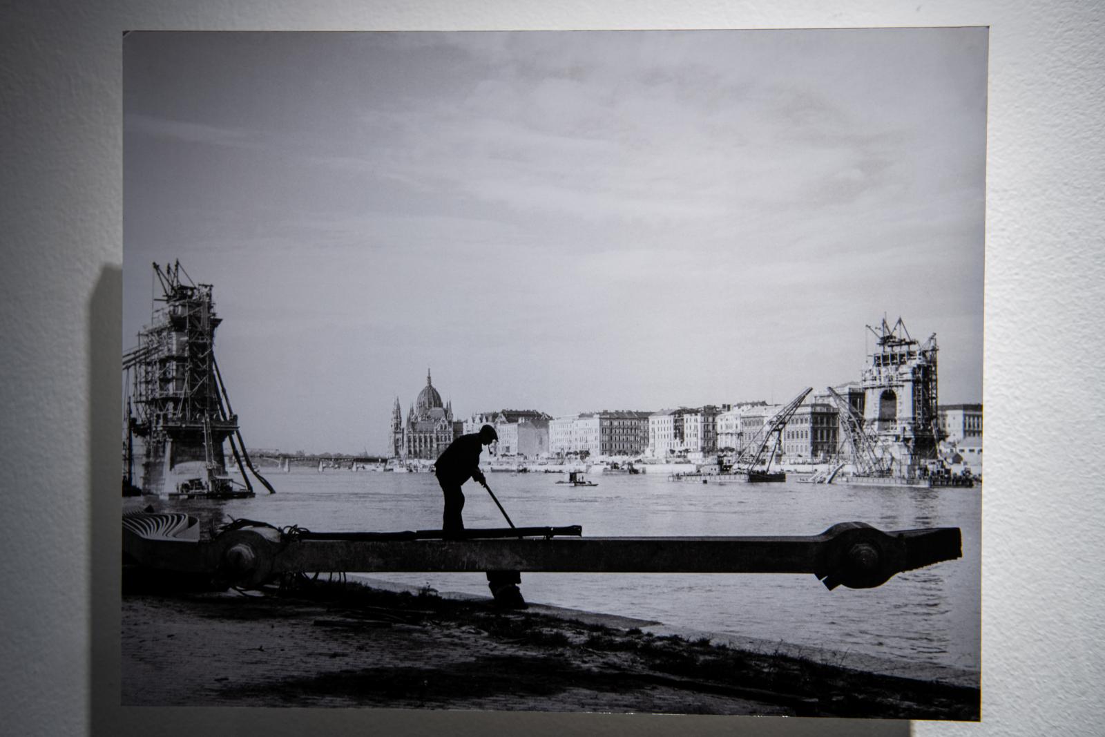 A romokból újjászülető Budapest képei