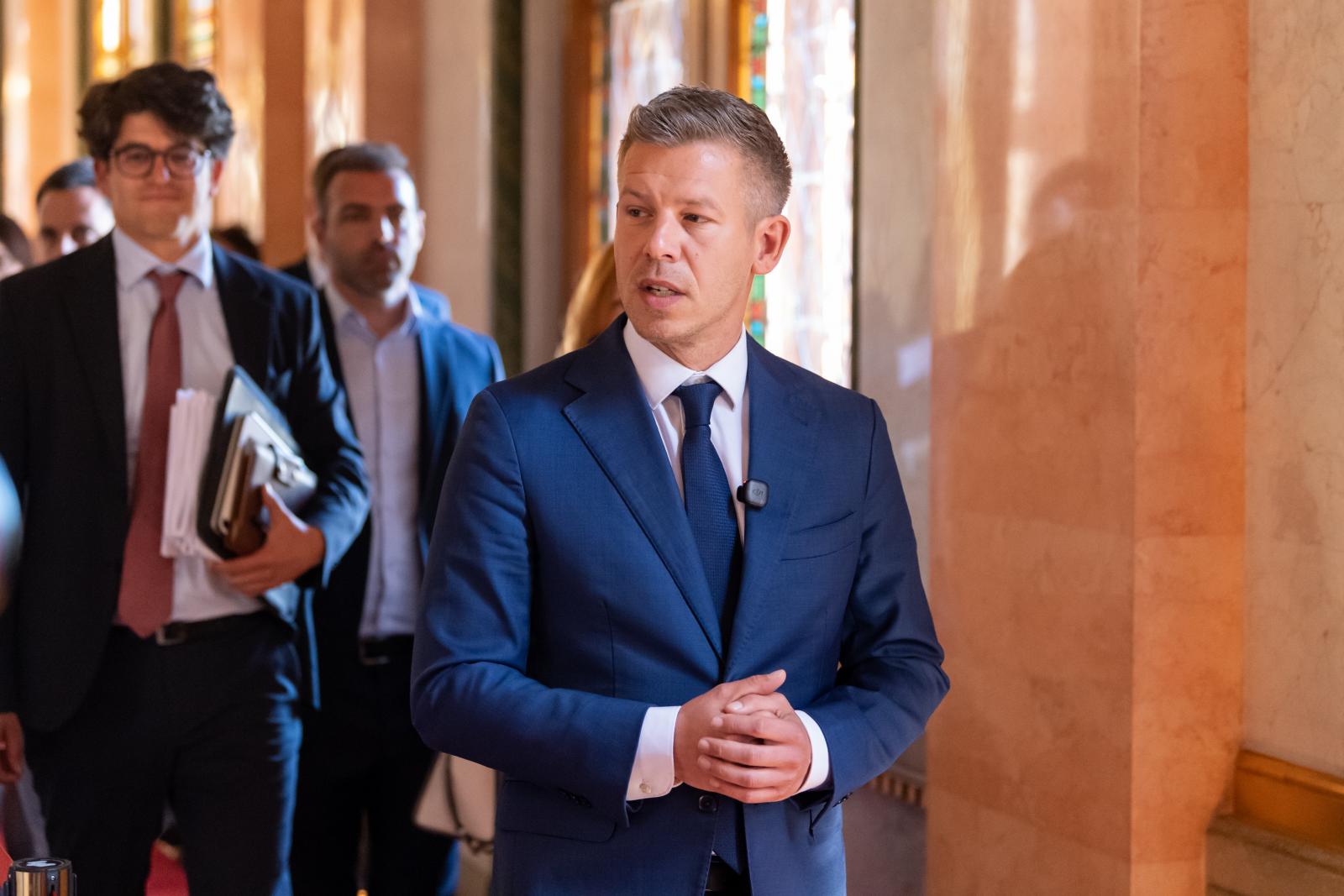 Meghajolt Magyar Péter akarata előtt a Mol, a Tisza-kormány elkezdi visszaszerezni a baráti kezekbe játszott állami vagyont