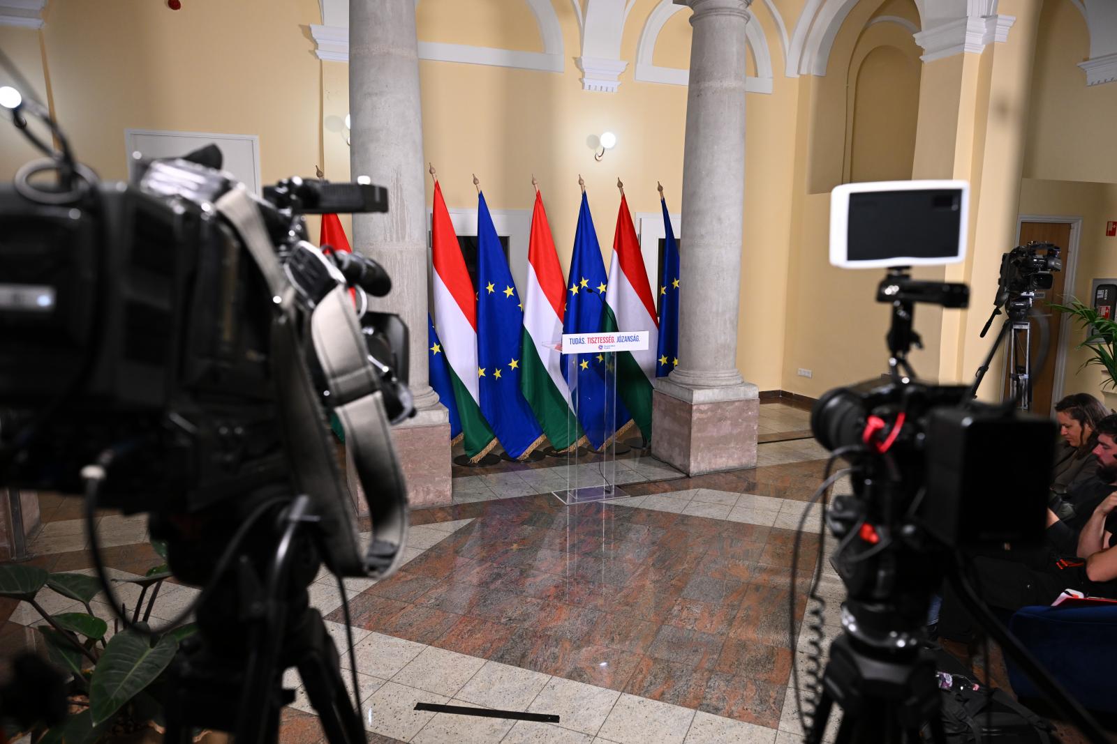 A jogállamisággal minden a helyére kerülhet, a baloldal is