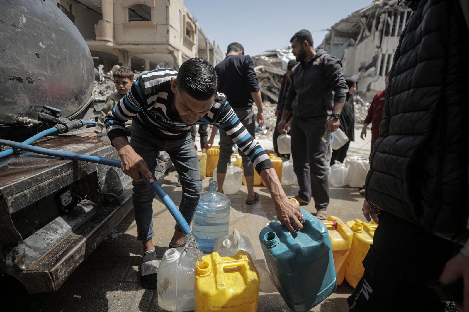 Az UNICEF közölte, izraeli katonák ölték meg két, ivóvizet szállító teherautó sofőrjét
