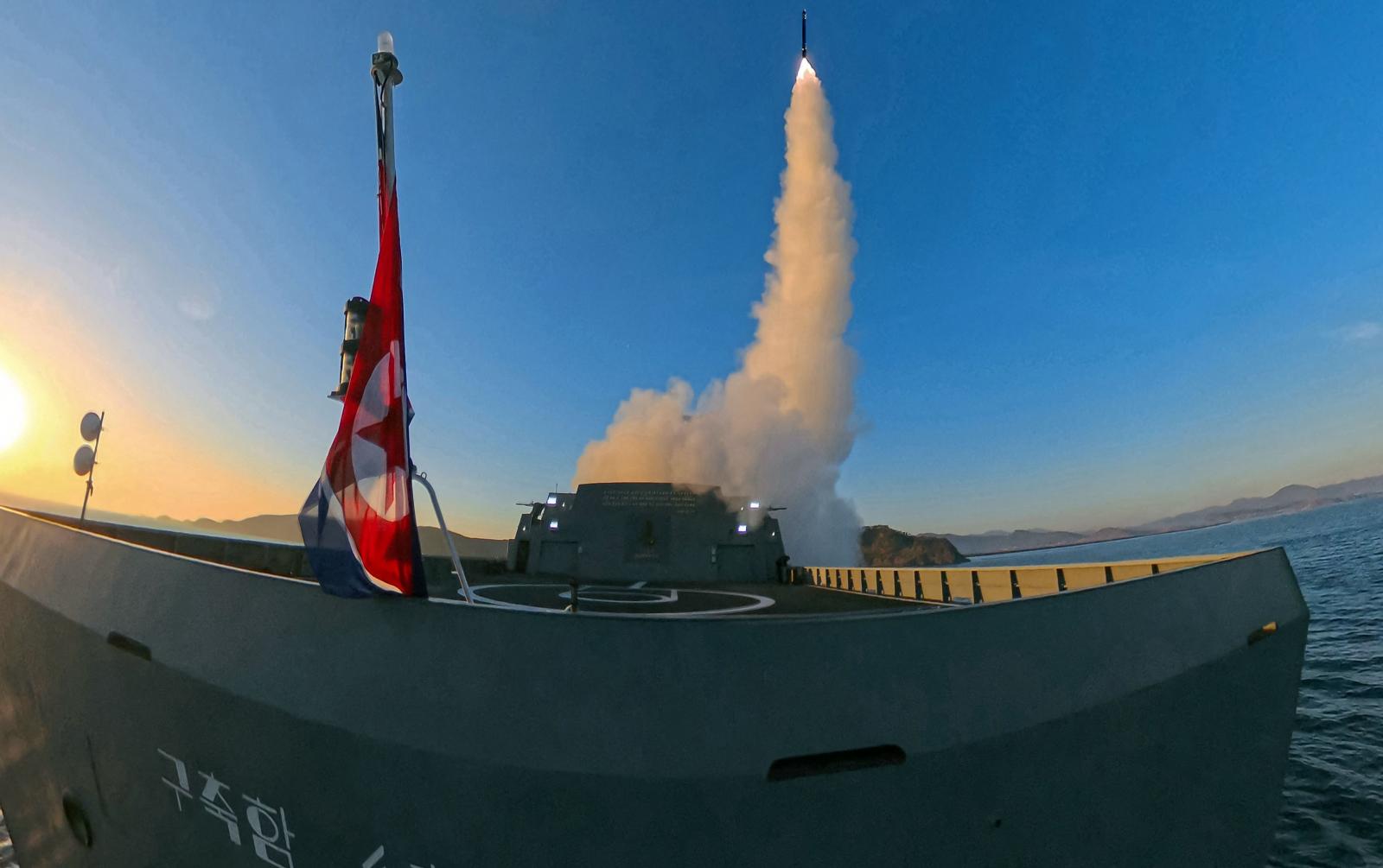 Ballisztikus rakétákat lőtt ki Észak-Korea, a Nemzetközi Atomenergia-ügynökség is aggódik a Kim-rezsim nukleáris kapacitásai miatt