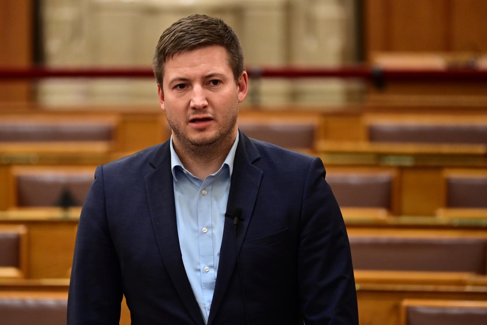 Az eddig a Fideszt segítő győzteskompenzációval utolsóként Rogán Antal titkosszolgálatokért felelős államtitkára bukta a parlamenti mandátumát