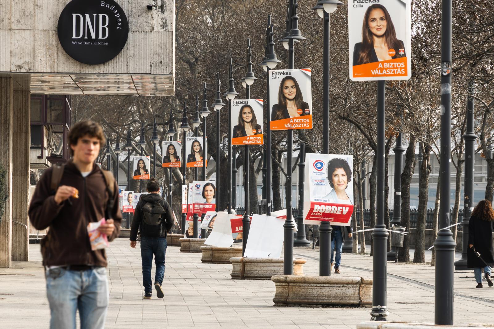 Még három hetük van a pártoknak a választási plakátjaik eltüntetésére a közterületekről