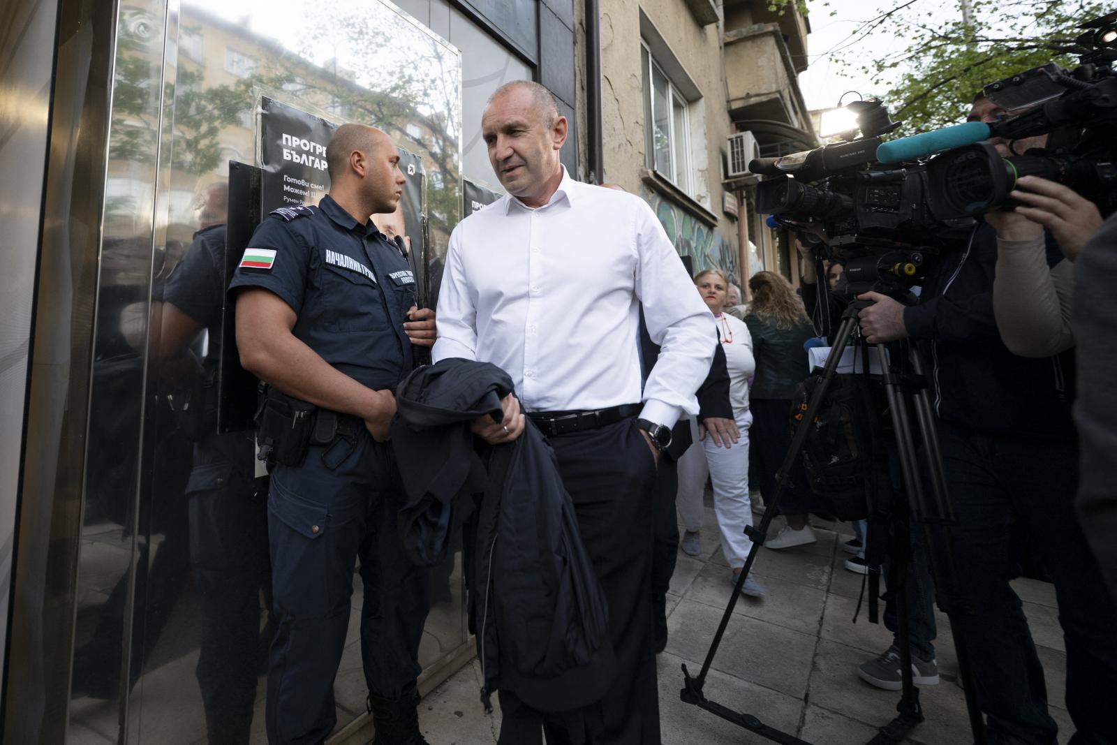 Itt az exit poll, a korrupció felszámolását ígérő Rumen Radev exállamfő pártja nyerheti a parlamenti választást Bulgáriában