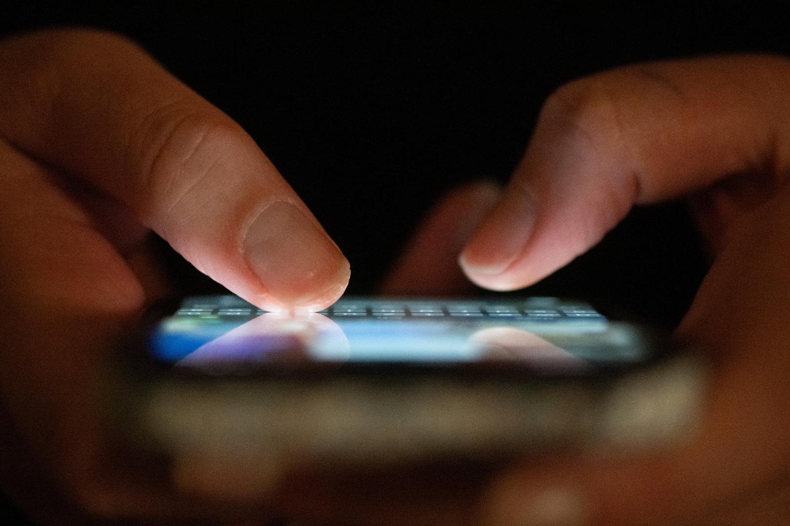 Eredményt hoz a digitális detox, hacsak két hétre kiiktatod a közösségi médiát, tíz éves „agykárosodás” következményei válnak visszafordítható folyamattá