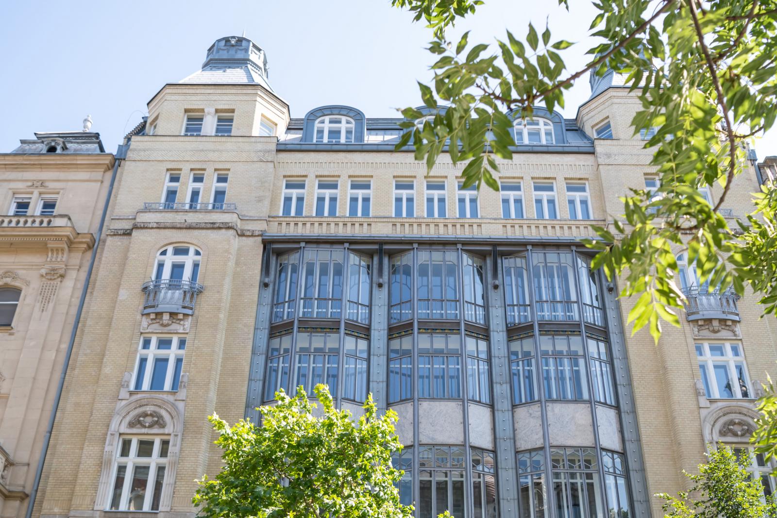 Tiborcz Istvánhoz köthető irodaházba költöznek a HUN-REN egyes részlegei