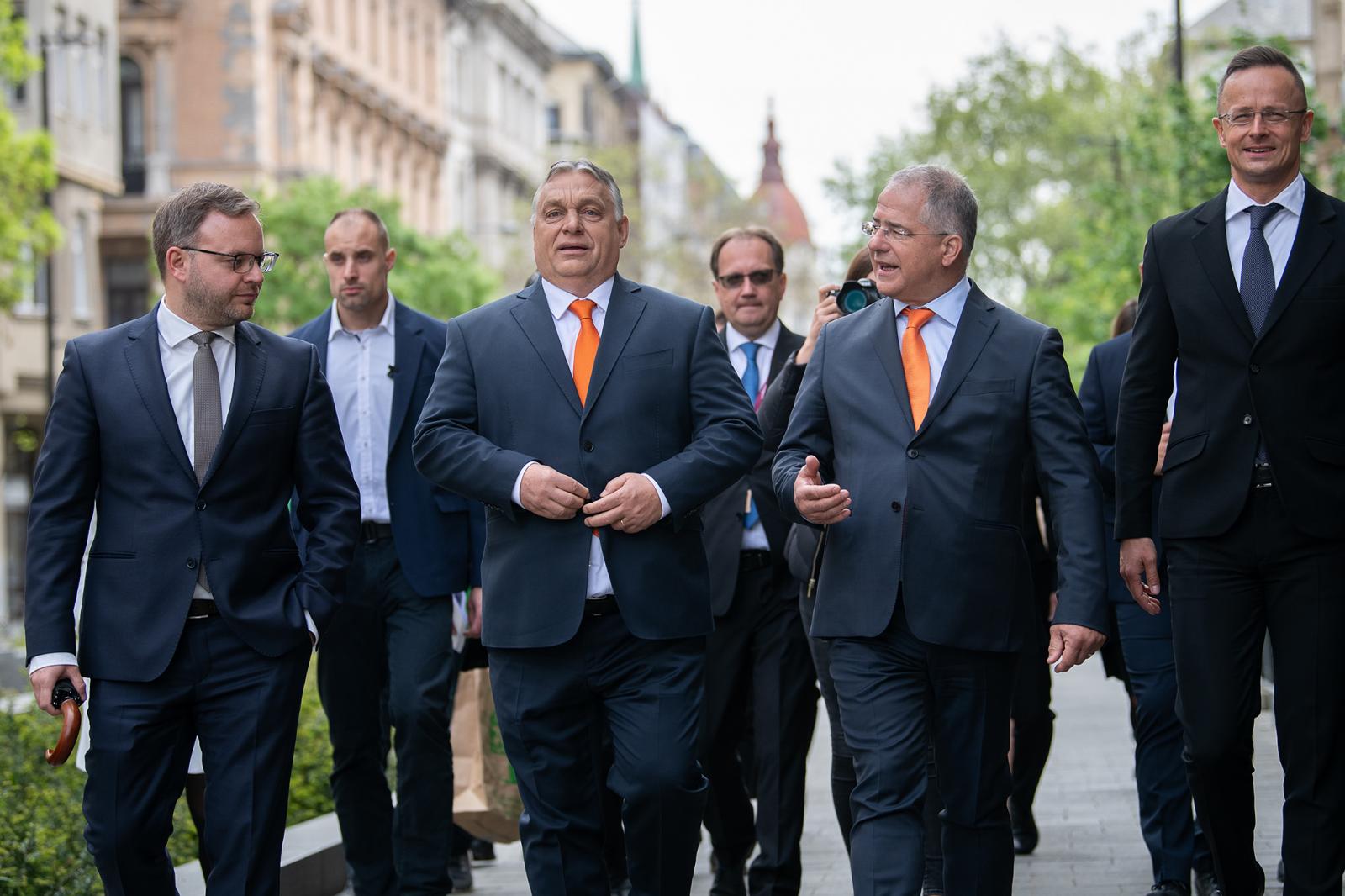 444: A Fideszben elindult az Orbán Viktor-mentő hadművelet