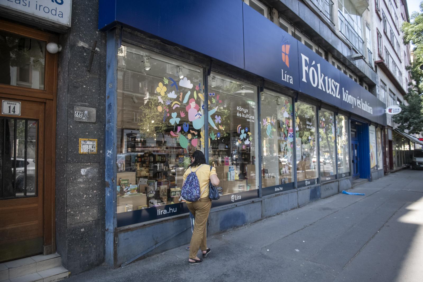 A Líra megnyerheti az utolsó pert is, az Orbán-kormány után a könyvfóliázásnak is vége lehet Magyarországon