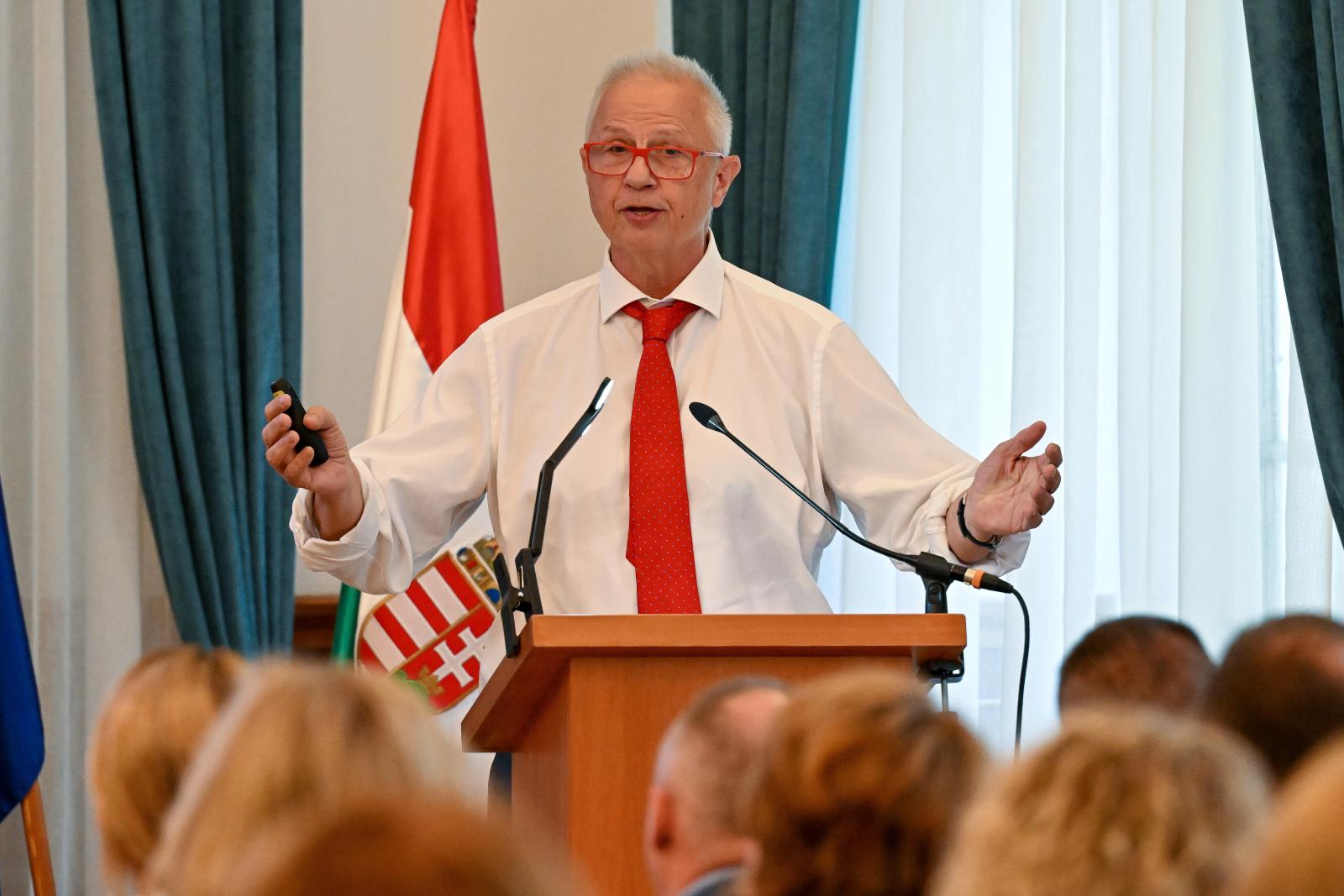 Magyar Corvin-lánc kitüntetést adományozott Trócsányi Lászlónak a köztársasági elnök