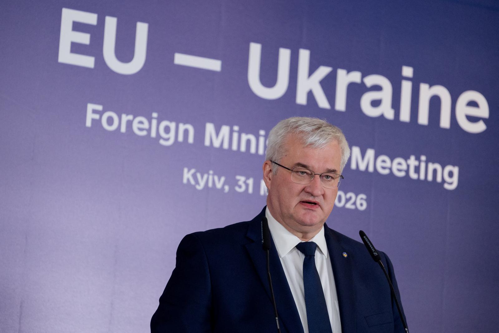 Ukrán külügyminiszter bejelentette, hogy felvette a kapcsolatot Orbán Anitával