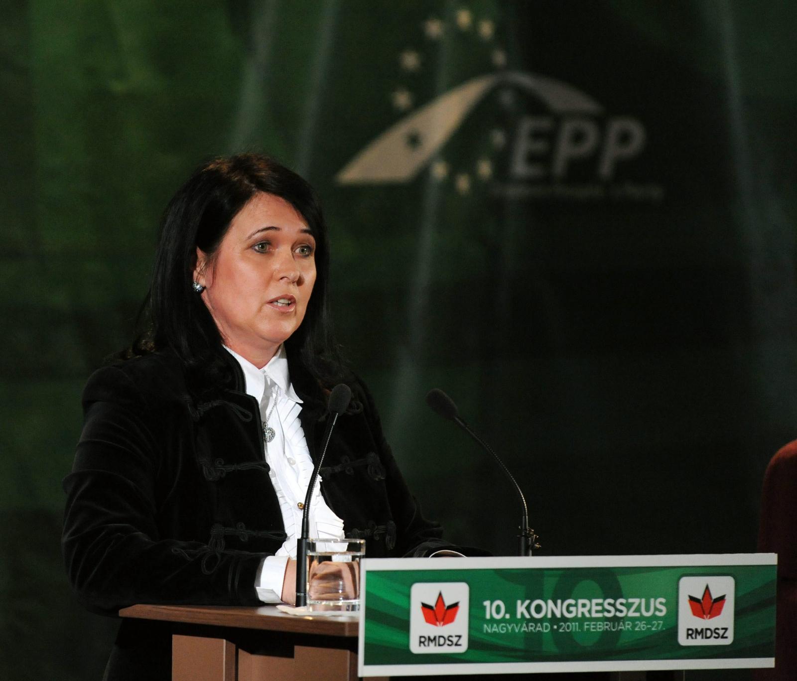 Az RMDSZ
2011-es, nagyváradi
tisztújító
kongresszusán
a Fidesz egyik
akkori alelnöke,
Pelczné Gáll
Ildikó a szó szoros
értelmében
megzsarolta a
küldötteket