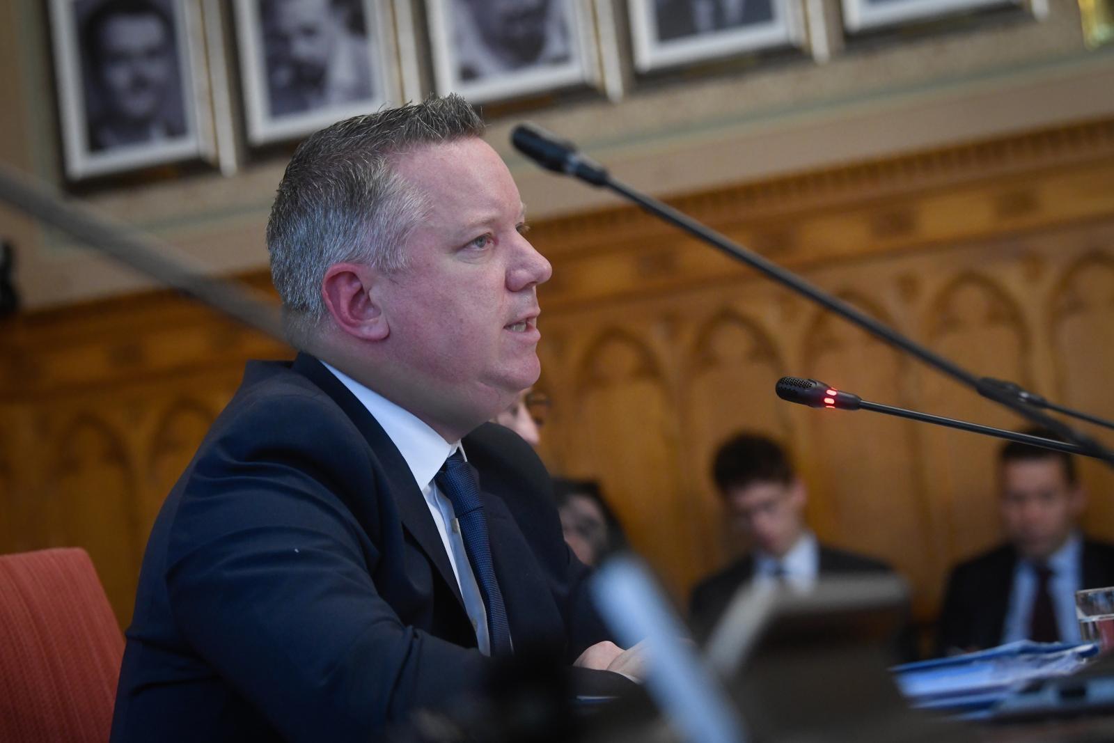Pósfai Gábor leváltotta a katasztrófavédelem és büntetés-végrehajtás vezetőjét