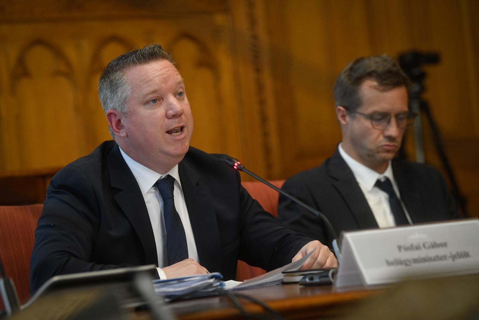 Pósfai Gábor belügyminiszter-jelölt kinevezés előtti meghallgatásán az Országgyűlés nemzetbiztonsági bizottságának ülésén az Országházban 2026. május 11-én.