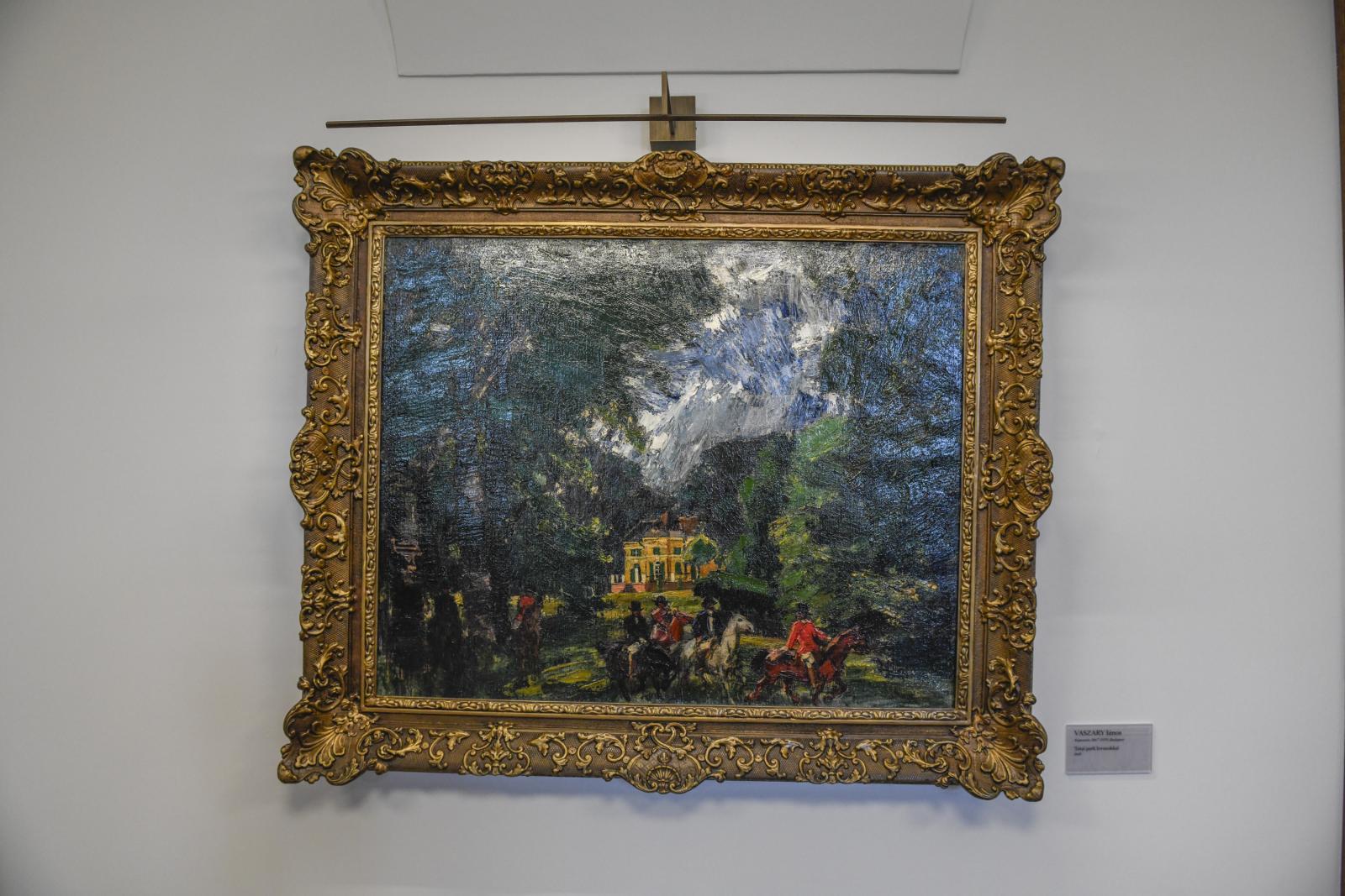 Magyarok Nagyasszonya-szobor, Karmelita kolostor udvara