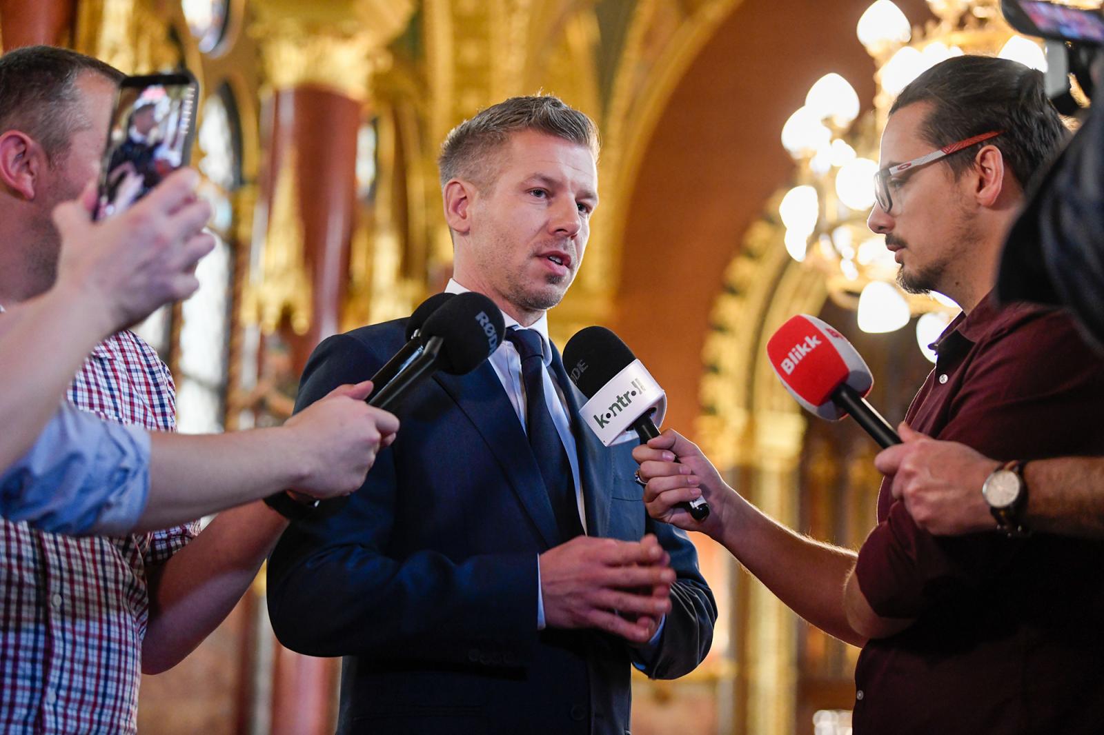 Magyar Péter: Rendkívüli forrás érkezik a kórházi klímaberendezések javítására, a Tisza-kormány döntött a babaváró támogatások és a diákhitelek kamatstopjáról