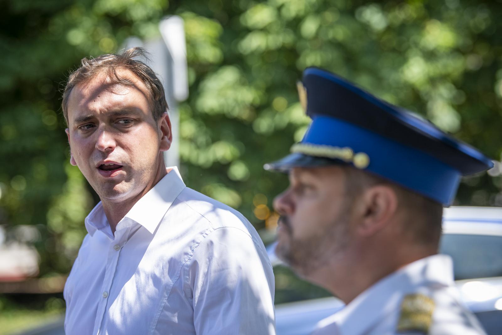 Beindult a razzia, Őrsi Gergely otthonában és a II. kerületi polgármesteri hivatalban is tartottak házkutatást
