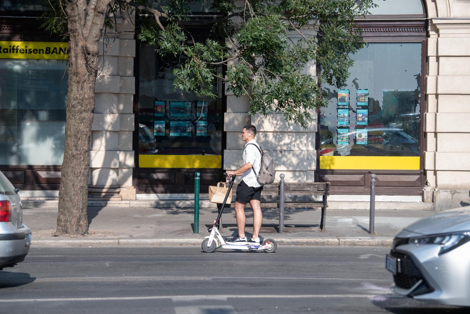 Gyors KRESZ-módosítás jöhet a nagy teljesítményű rollerek miatt