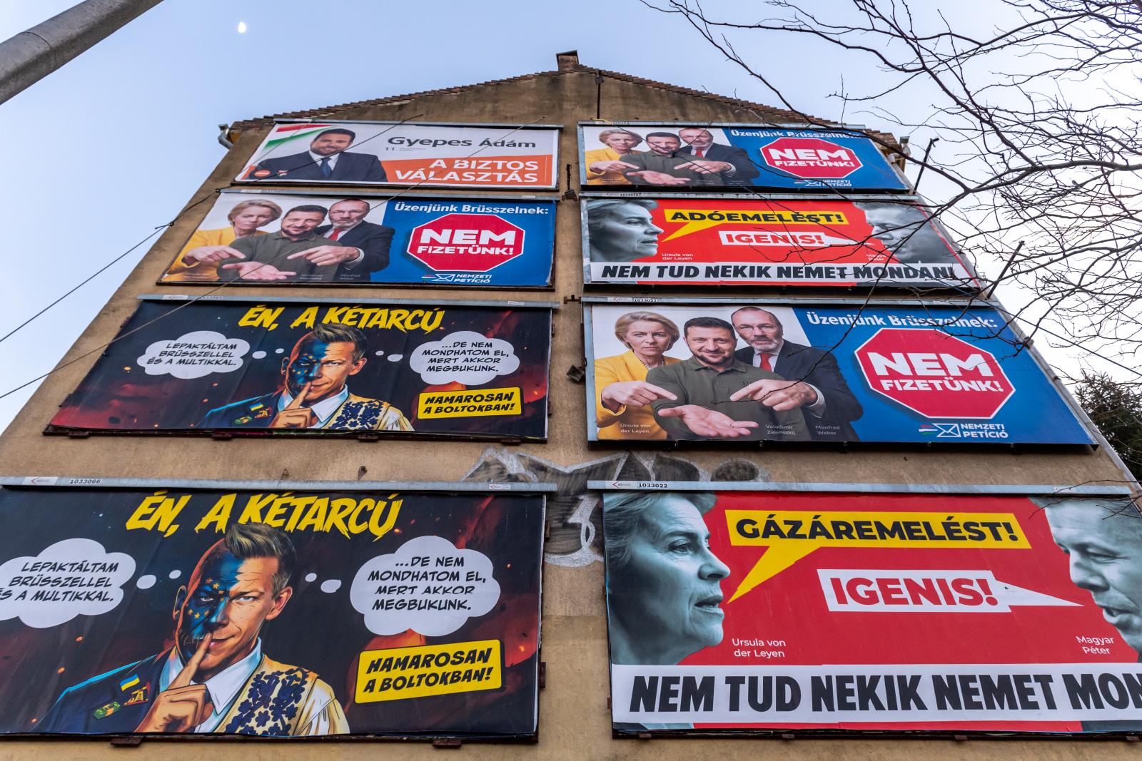 Betiltaná a gyűlöletkeltő plakátokat a Tisza
