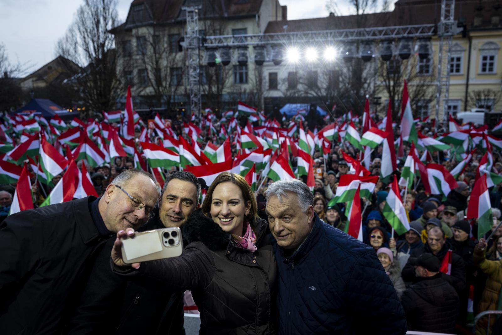 Orbán Viktor Navracsics Tibort is beveti a Fidesz megújításában